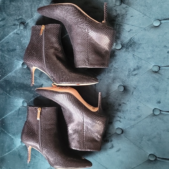 L'agence Snakeskin Black Heeled Ankle Boots size 37.5 NWT - Picture 13 of 13